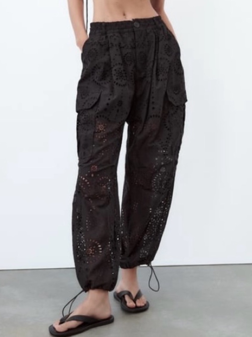 Zara Embroidered Eyelet Cargo Pants Trousers Women’s Size XS Small Black Baggy